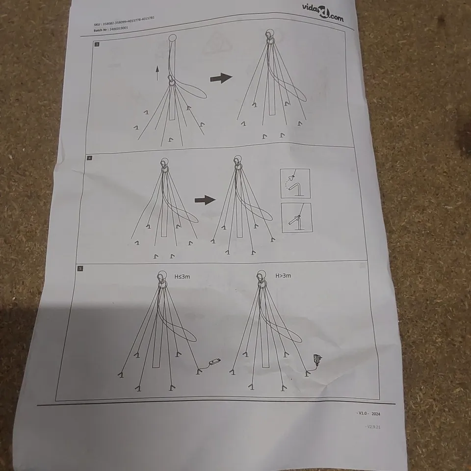 BOXED CHRISTMAS TREE ON FLAGPOLE LIGHTED DISPLAY 
