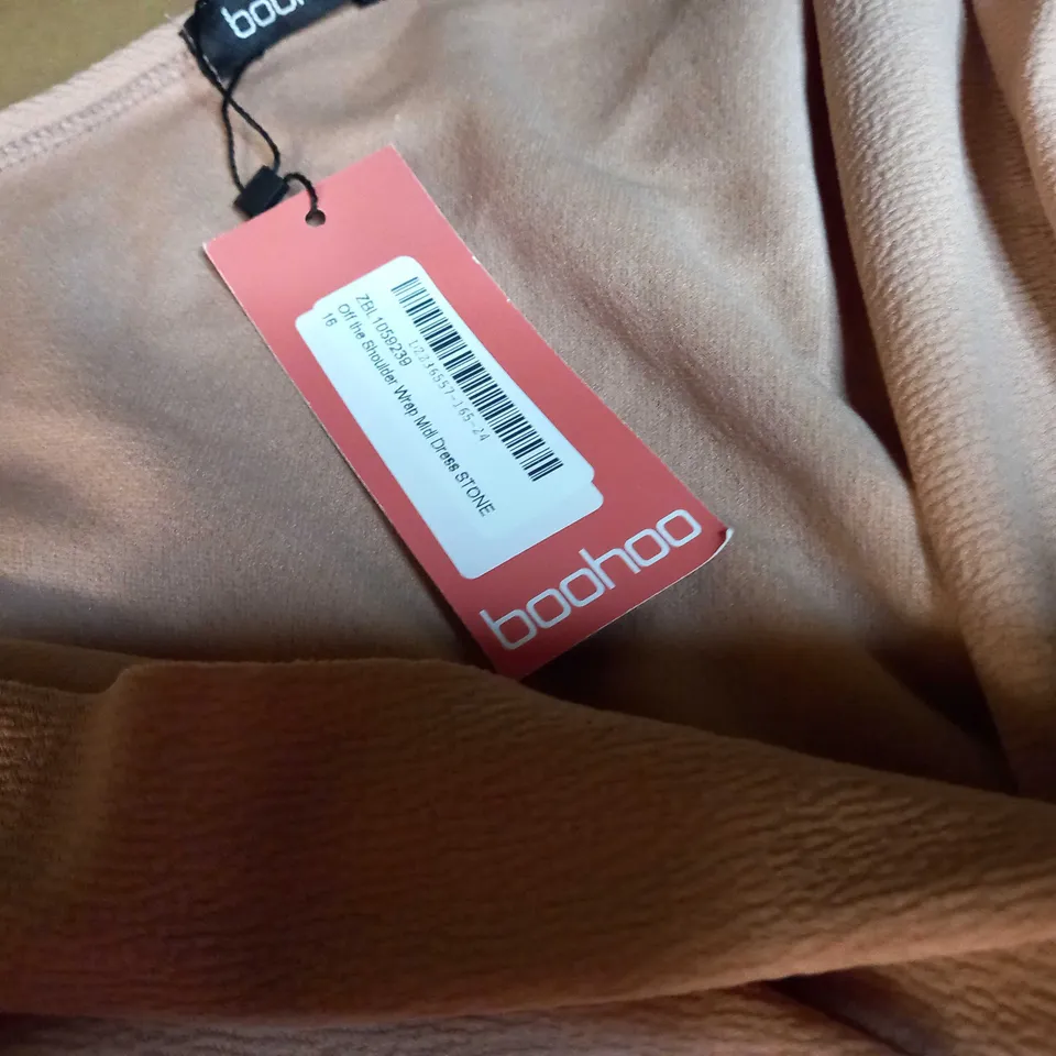 BOOHOO STONE OFF THE SHOULDER WRAP MIDI DRESS - SIZE 16