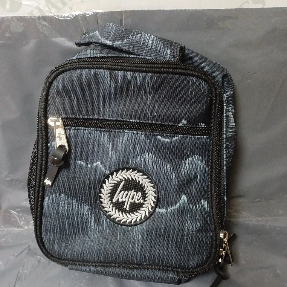 HYPE MONO WAVE DRIP LUNCHBOX BLACK