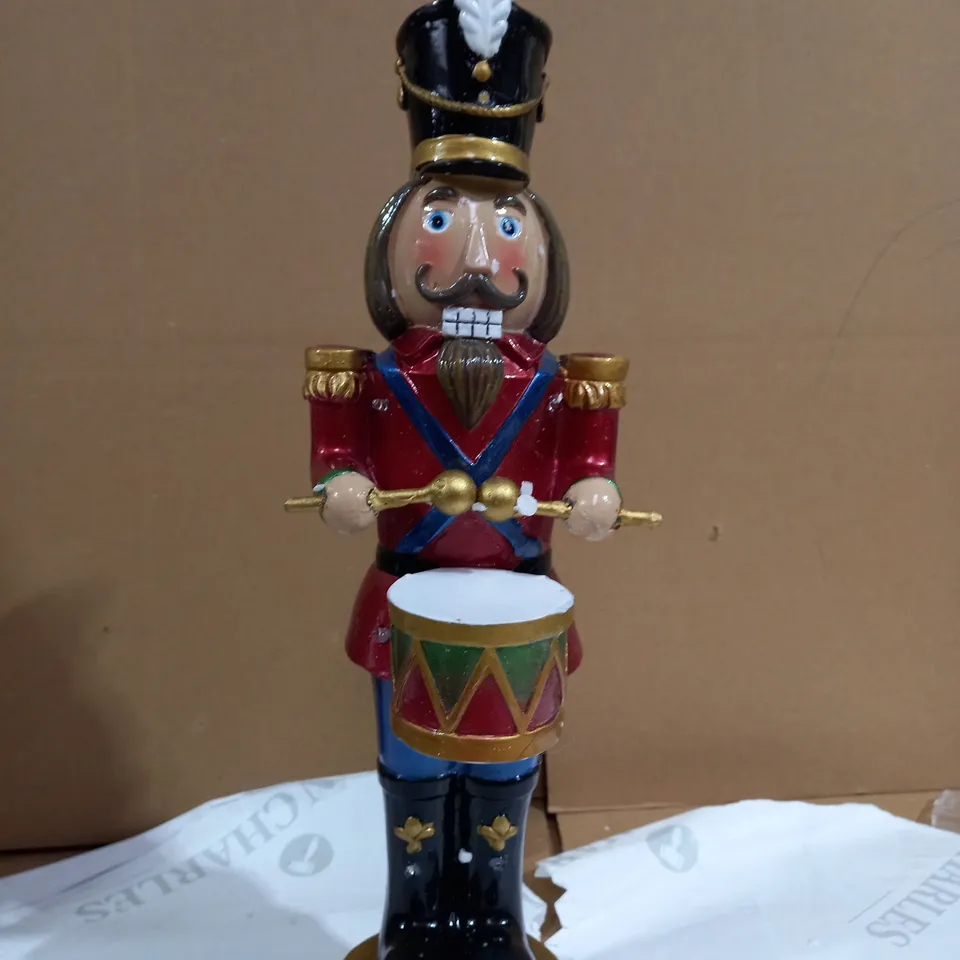 TRADITIONAL FESTIVE PRE LIR NUT CRACKER