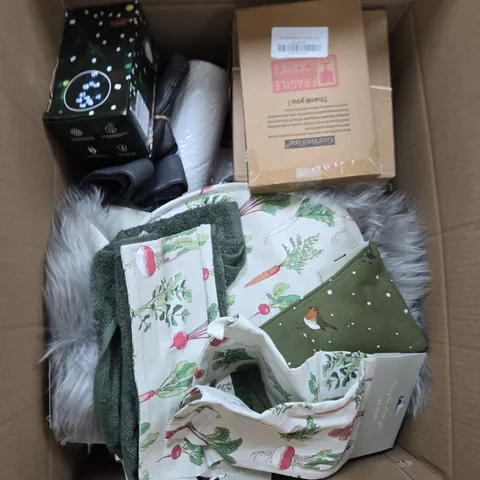 BOX OF APPROXIMATELY 15 ASSORTED HOUSEHOLD ITEMS  