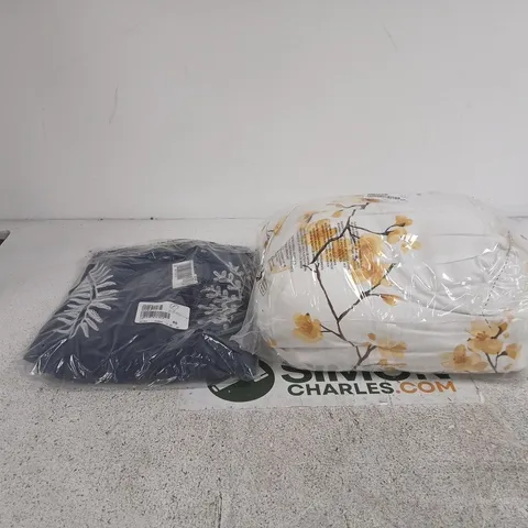 BOX OF APPROXIMATELY 20 ASSORTED HOUSEHOLD ITEMS TO INCLUDE BEDDING, CLOTHING ETC