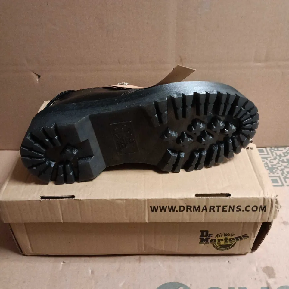 BOXED PAIR DR. MARTENS 1461 QUAD BLACK LEATHER SHOES – UK 5