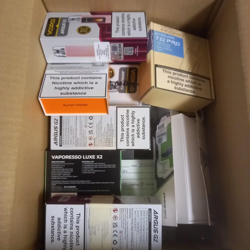 APPROXIMATELY 20 VAPES, E-CIGARETTES & ACCESSORIES TO INCLUDE - ASPIRE GOTEK PRO - VOOPOO ARGUS G2 - GEEKVAPE WENAX Q PRO - ETC