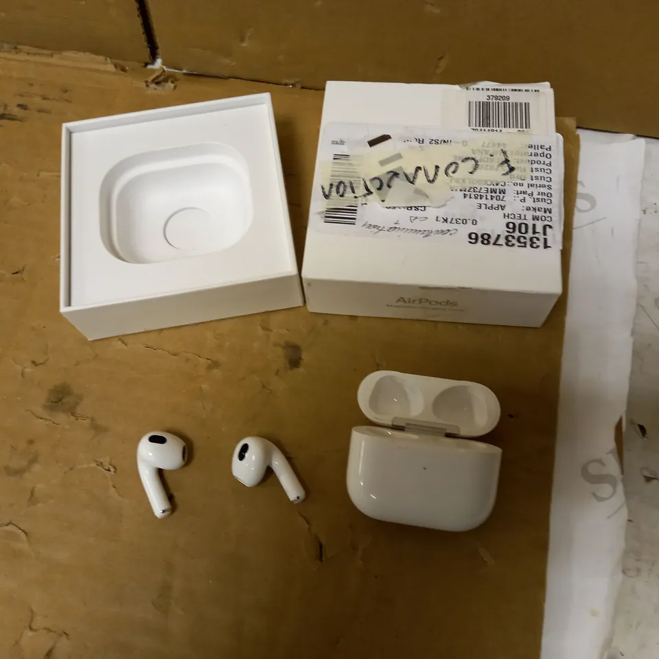 BOXED APPLE AIRPODS GEN3