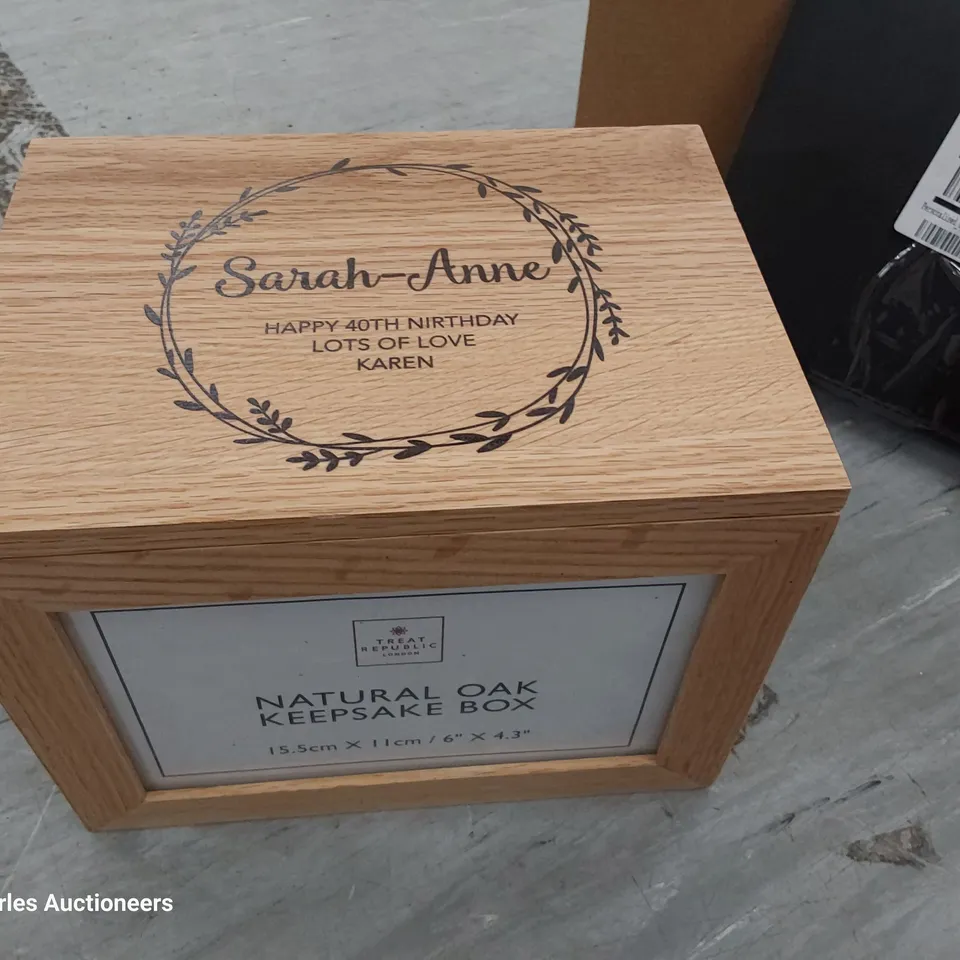 PERSONALISED OAK PHOTO CUBE