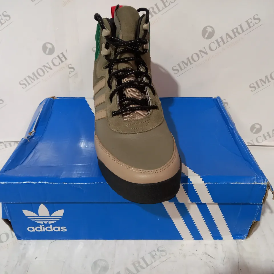 BOXED PAIR OF ADIDAS BAARA BOOTS IN STONE/GREEN UK SIZE 10