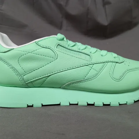 BOXED PAIR OF REEBOK SHOES IN PASTEL GREEN UK SIZE 3