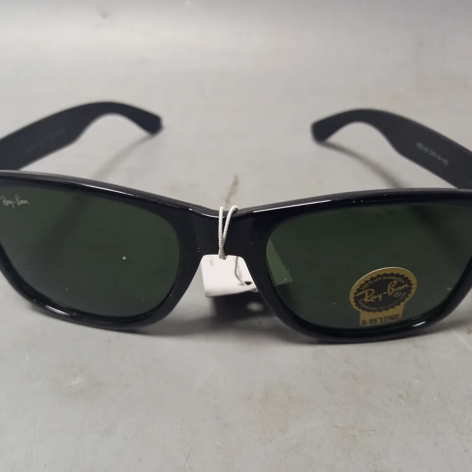 BOXED RAY-BAN SUNGLASSES IN BLACK FRAME WITH GREEN LENS