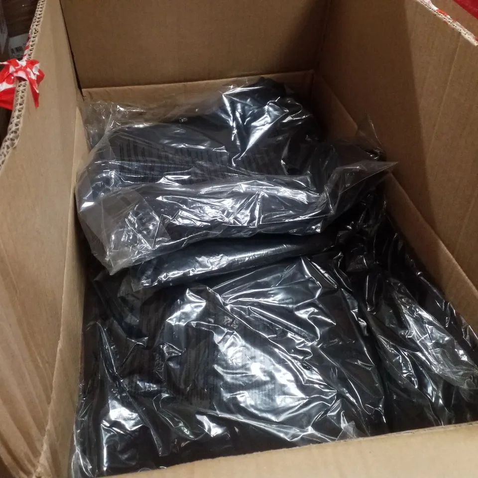 PALLET CONTAINING ASSORTED CLOTHING INCLUDING FITTED PANTS & GRAPHIC CREW SWEATERS