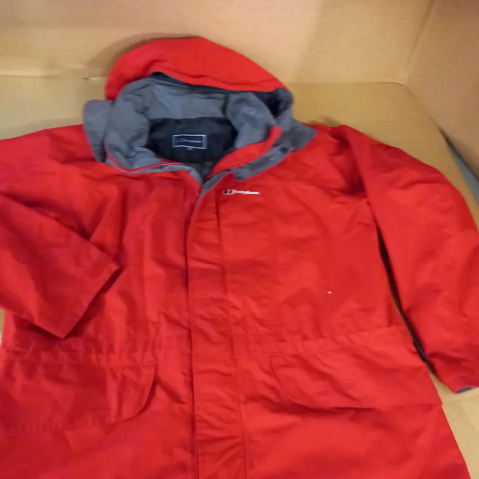 BERGHAUS RED COAT - M