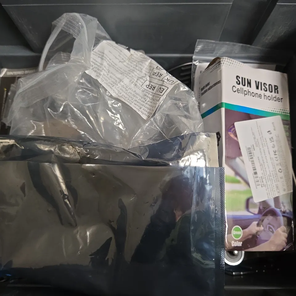 APPROXIMATELY 12 ASSORTED VEHICLE PARTS & ACCESSORIES TO INCLUDE ROAD BRAKE PADS, 2 TON JACK, CELLPHONE HOLDER, ETC