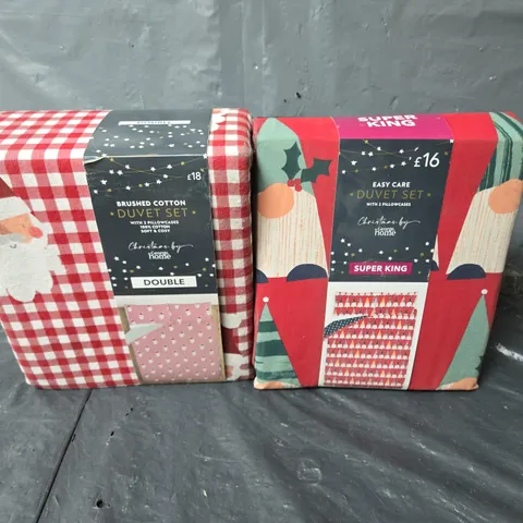 APPROXIMATELY 10 ASSORTED BEDDING ITEMS TO INCLUDE DUVETS - COLLECTIONS ONLY