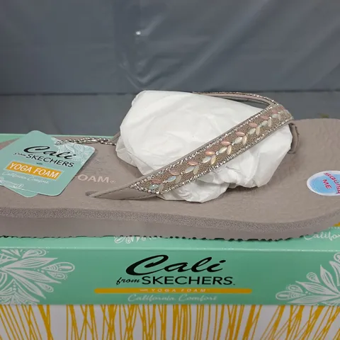 BOXED PAIR OF SKECHERS CALI MEDITATION SANDALS IN TAUPE - SIZE UK 6