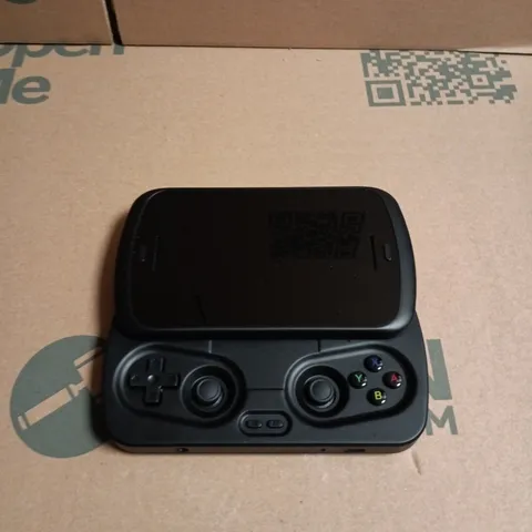 HANDHELD GAMING CONSOLE – BLACK, WITH PROTECTIVE CASE 