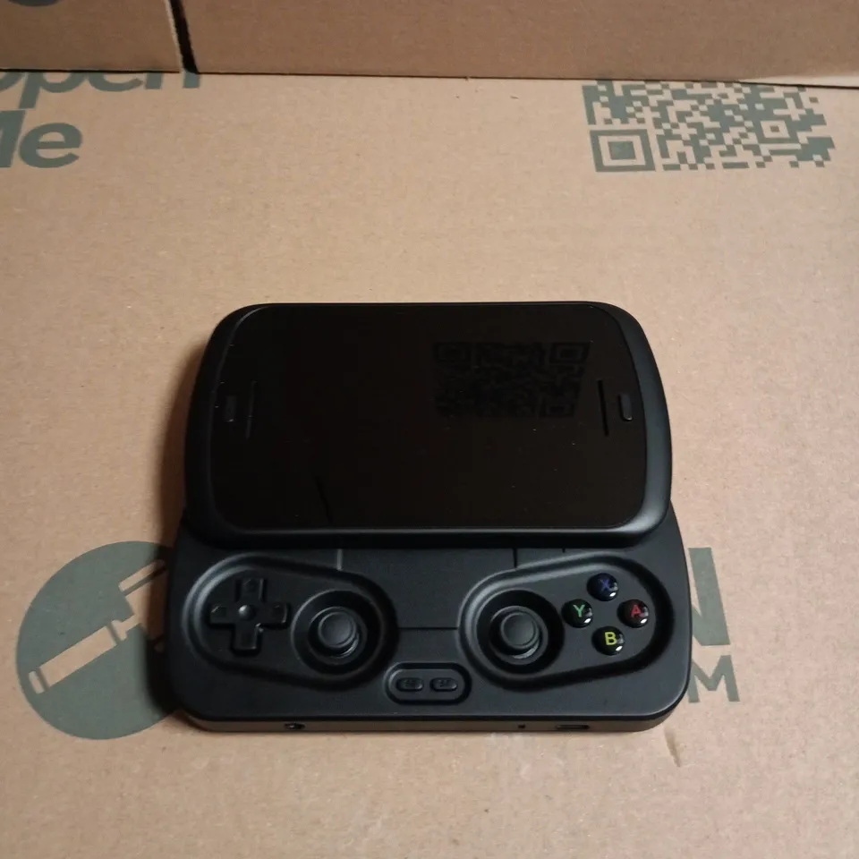 HANDHELD GAMING CONSOLE – BLACK, WITH PROTECTIVE CASE