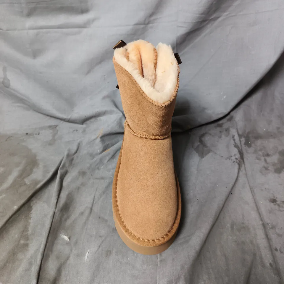 UNBOXED UK 5 UGG SHEARLING-LINED BOOTS – TAN SUEDE (EU 38)