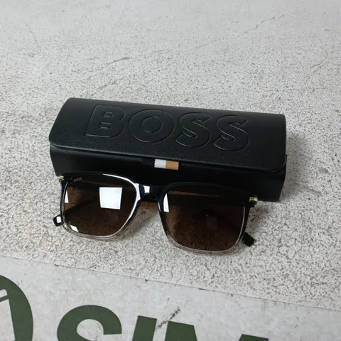 BOSS SUNGLASSES - WITH CASE