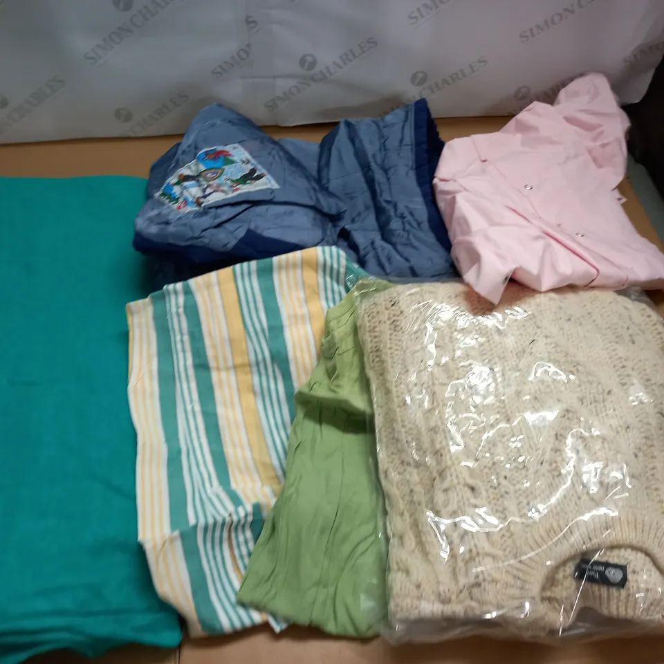 LARGE QUANTITY OF ASSORTED CLOTHING ITEMS
