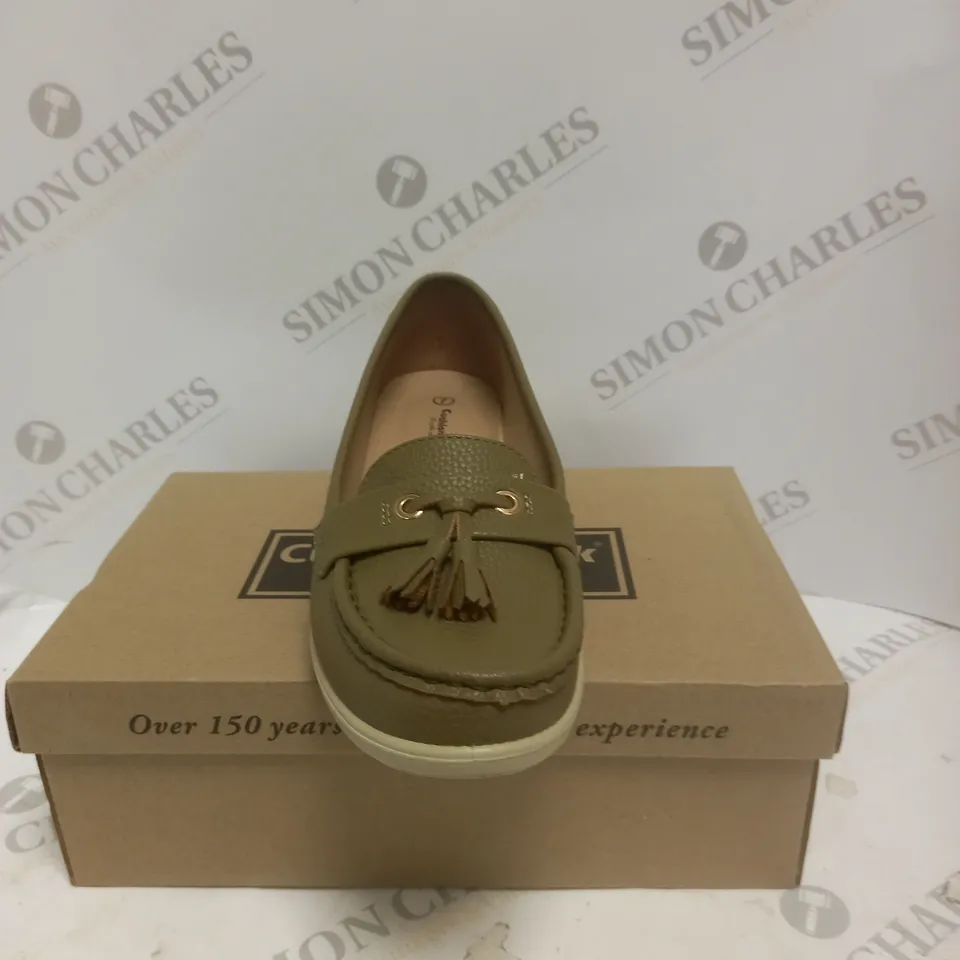 BOXED PAIR OF CUSHION WALK TASSLE LOAFERS IN KHAKI - SIZE 7 