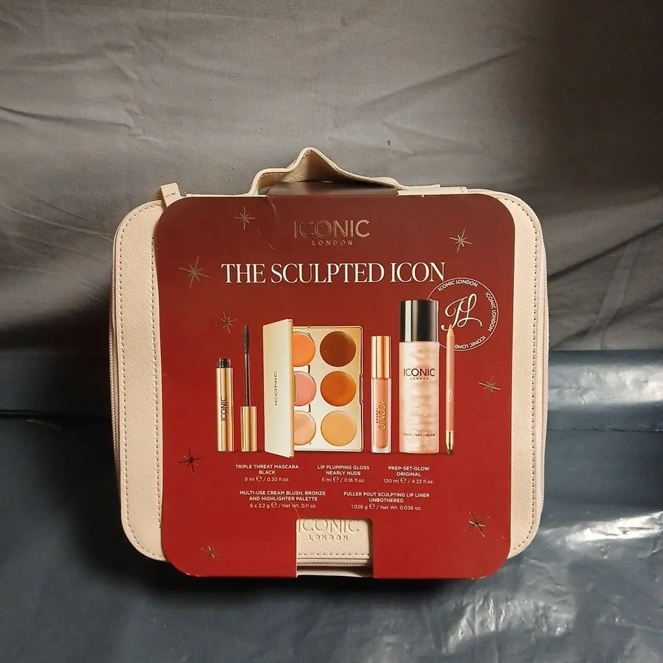 ICONIC LONDON THE SCULPTED ICON MAKE-UP SET IN PINK CASE