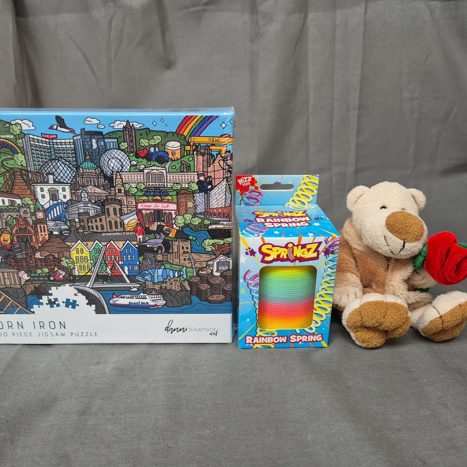 QUANTITY OF ASSORTED TOYS TO INCLUDE TEDDIES, JIGSAW AND RAINBOW SPRING