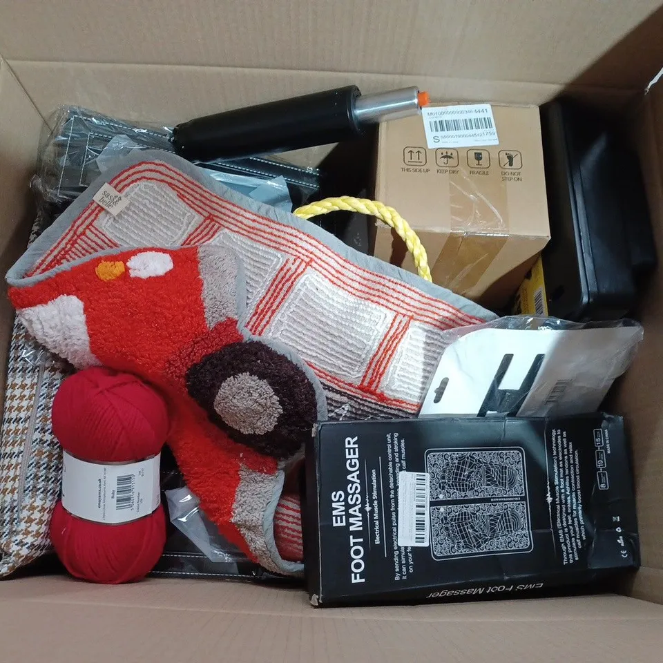 BOX OF APPROXIMATELY 12 ASSORTED ITEMS TO INCLUDE - RAT BAIT STATION - EMS FOOT MASSAGER - EMU CLASSIC ARAN ECT