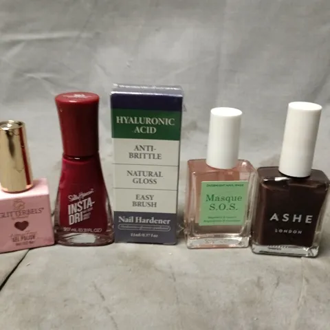 APPROXIMATELY 20 BOTTLES OF NAIL VARNISH TO INCLUDE GLITTERBELLS, ASHE AND MANICURIST