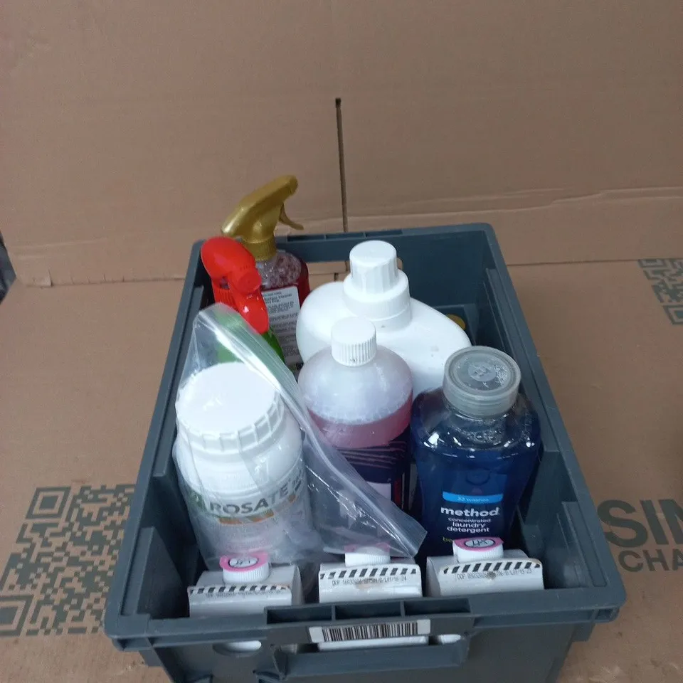 TOTE OF APPROXIMATELY 11 ASSORTED ITEMS TO INCLUDE: FABULOSA CLEANING PRODUCTS