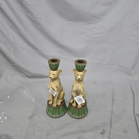 BOX OF APPROXIMATELY 10 ASSORTED ITEMS TO INCLUDE: 2X BIG CAT CANDLE HOLDERS