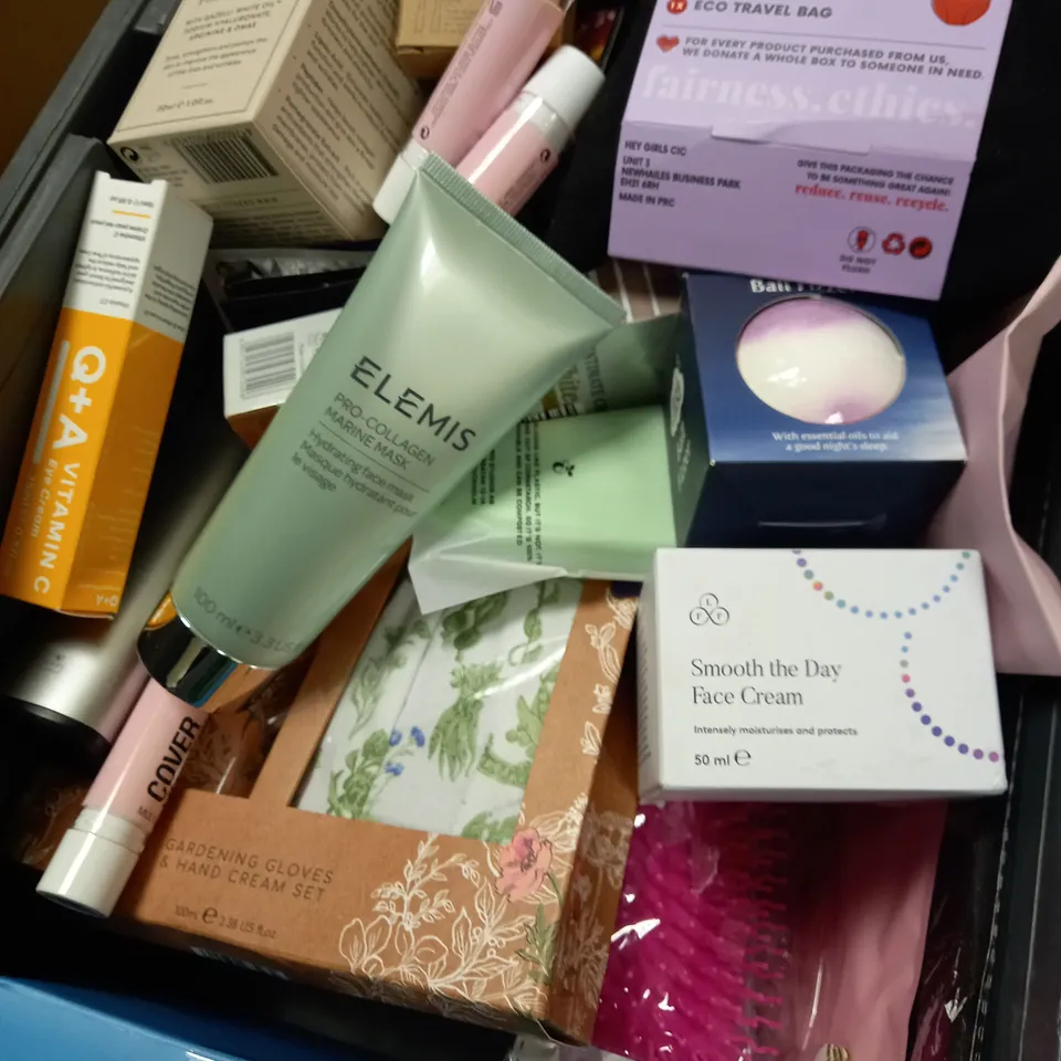 ASSORTMENT OF BEAUTY PRODUCTS APPROX. 30 ITEMS 