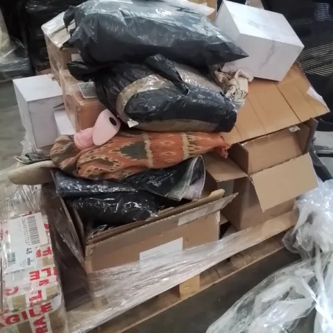 PALLET OF ASSORTED HOUSEHOLD GOODS AND PRODUCTS TO INCLUDE;RUG,DONALD TRUMP CANDEL,BASEBALL JERSEY