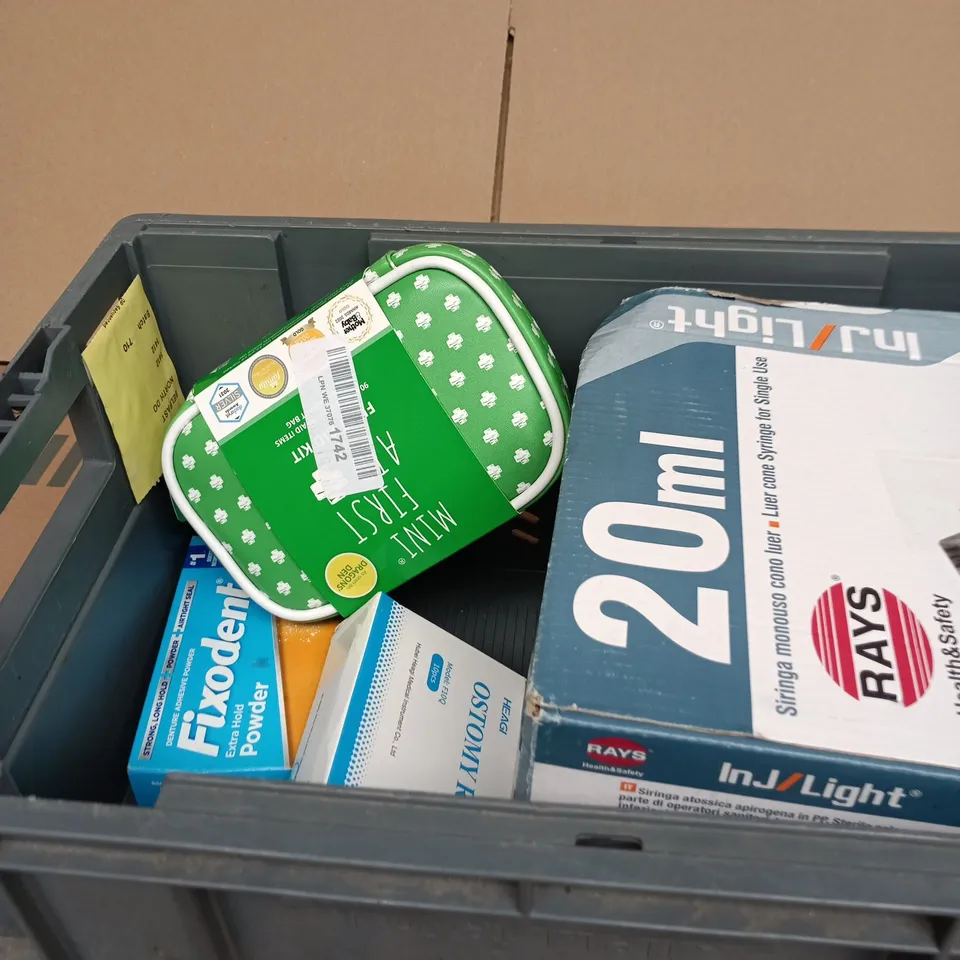 TOTE OF APPROXIMATELY 10 ASSORTED ITEMS INCLUDING MINI FIRST AID KIT, OSTOMY RING AND FIXODENT POWDER
