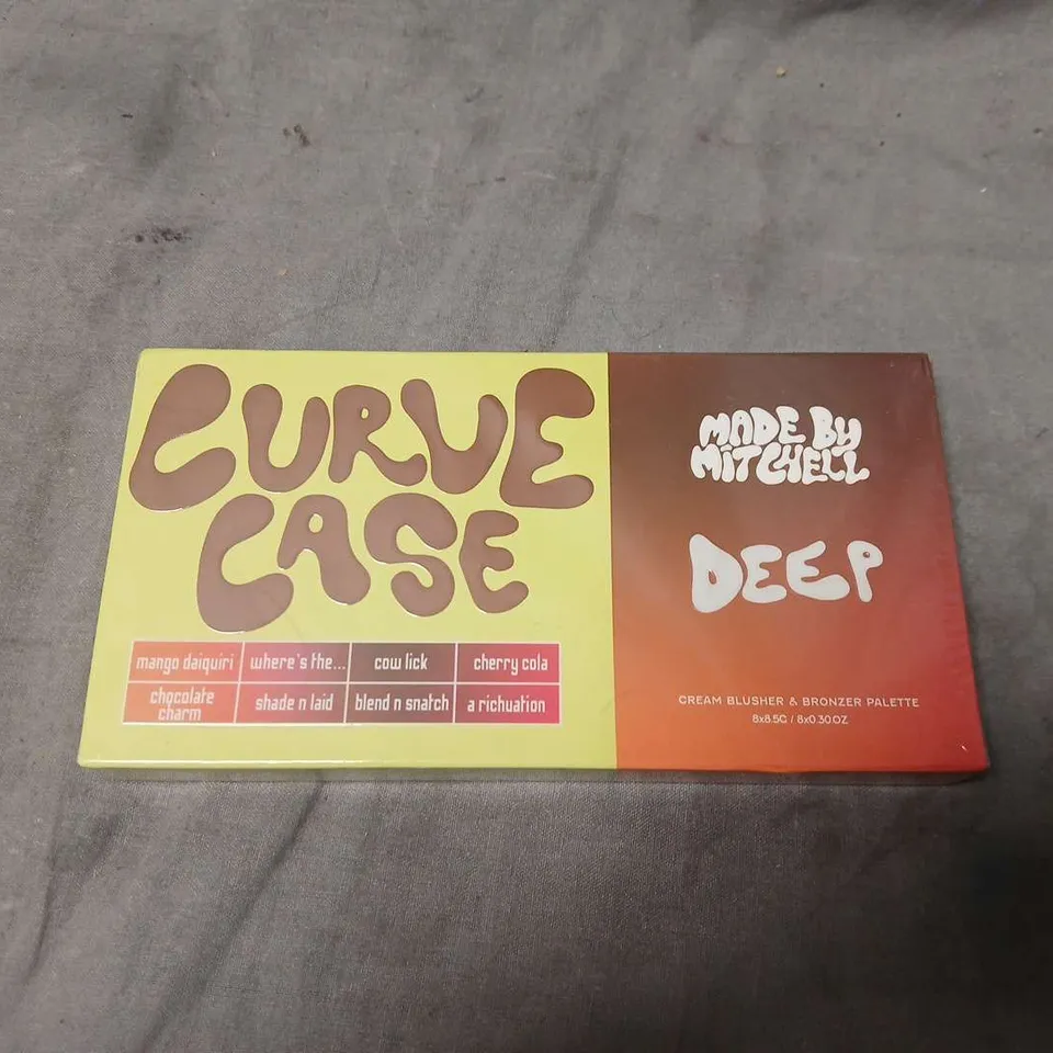 MADE BY MITCHELL CURVE CASE DEEP CREAM BLUSHER & BRONZER PALETTE
