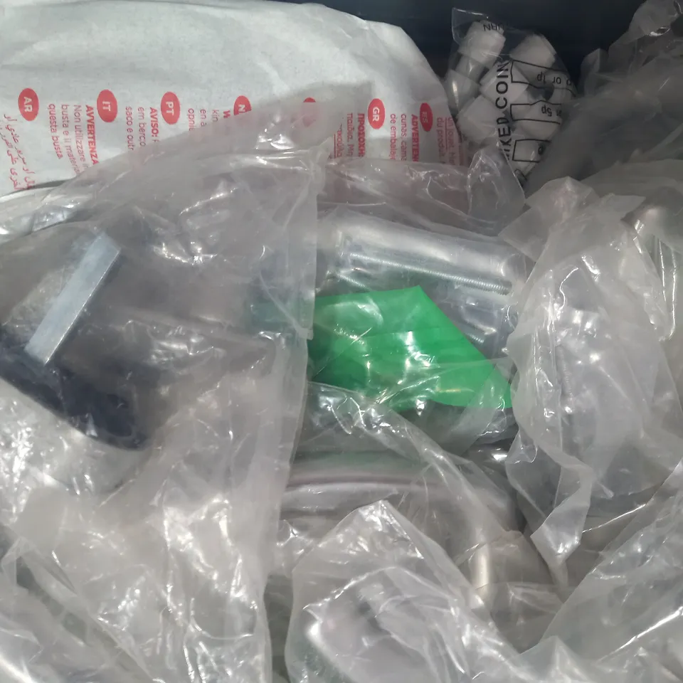 LOT OF APPROXIMATELY 15 ASSORTED HOUSEHOLD ITEMS TO INCUDE POCKET CUP, ULTRA PRO DECK BOX, POWER ADAPTER, ETC