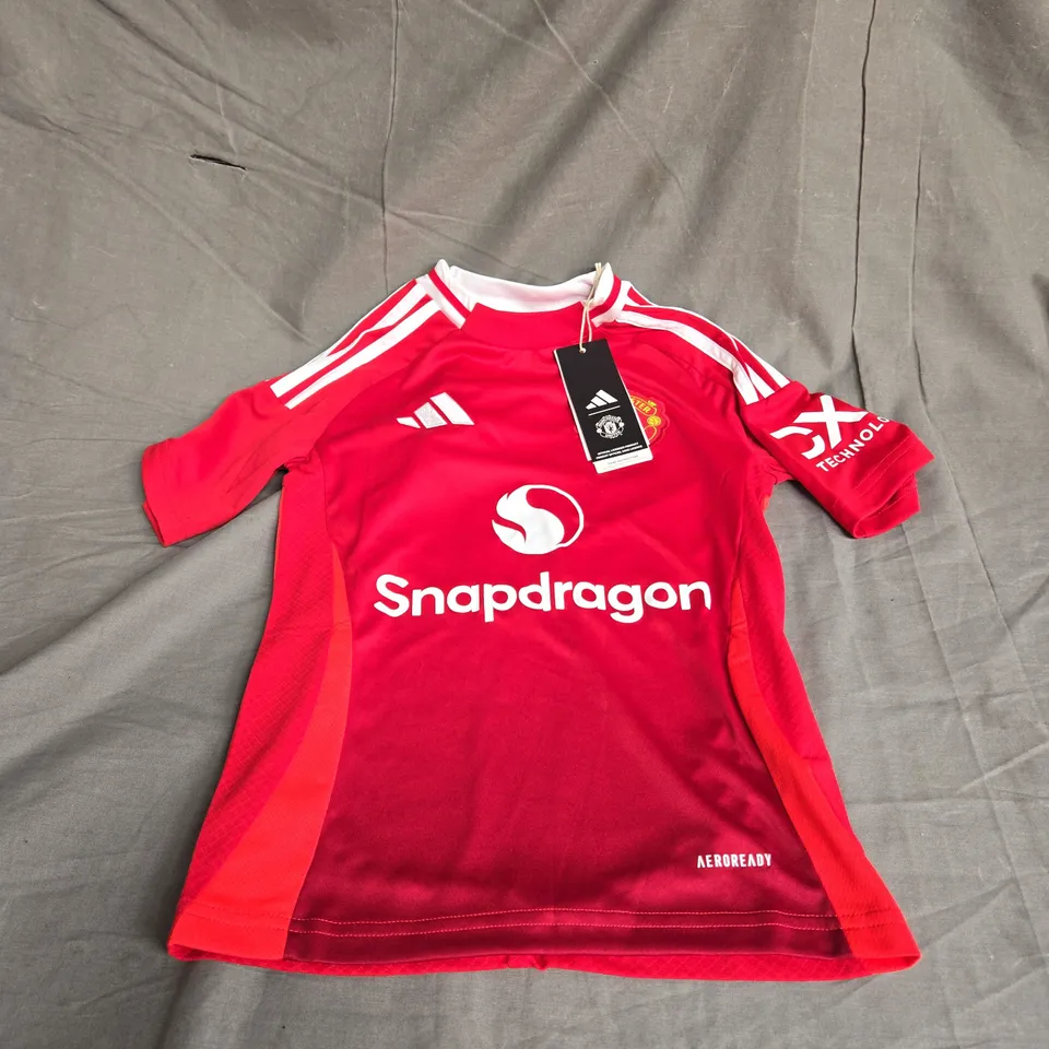 ADIDAS MUFC HOME JERSEY IN RED SIZE 7-8YRS