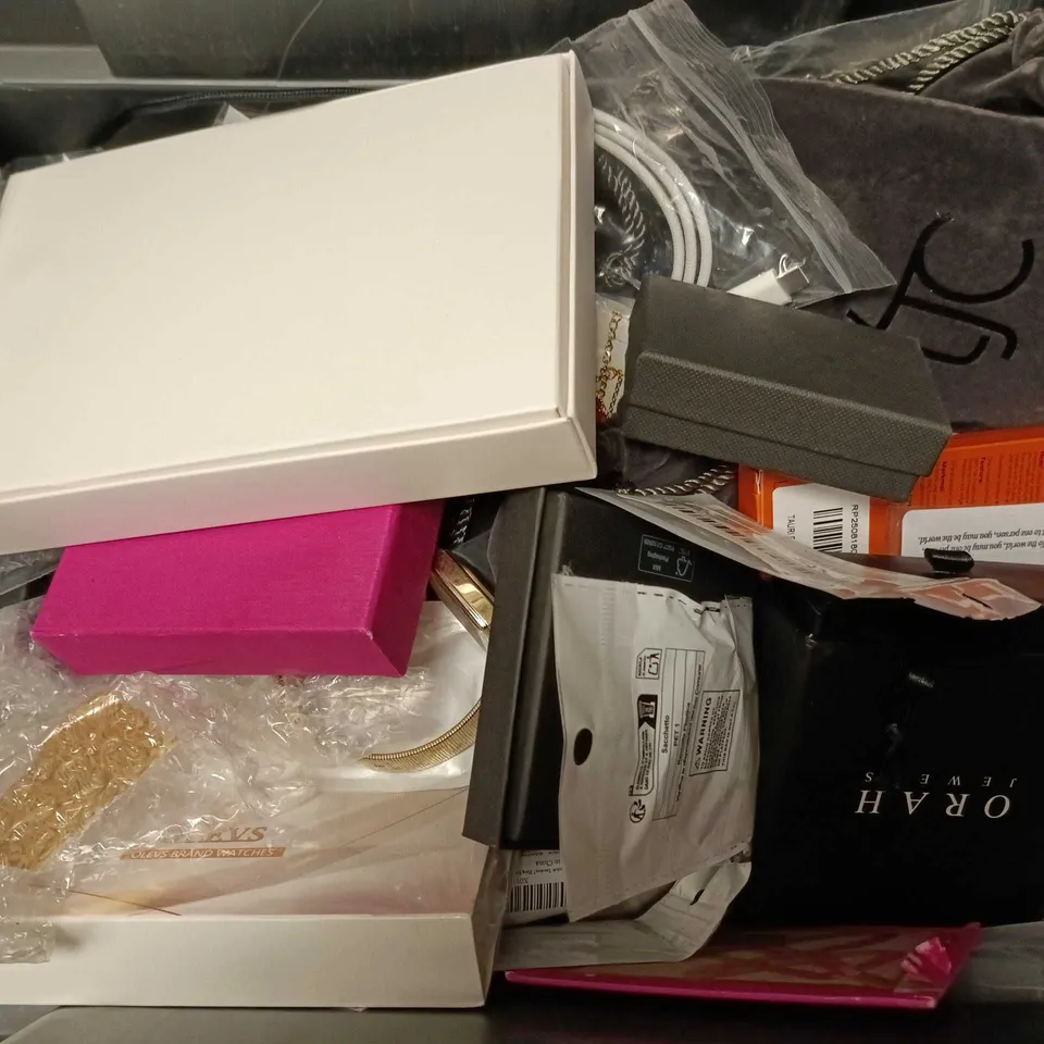 APPROXIMATELY 15 ASSORTED JEWELLERY ITEMS TO INCLUDE BRANDS SUCH AS SOUTH CROFTY, OPRAH JEWELS, TJC, ETC