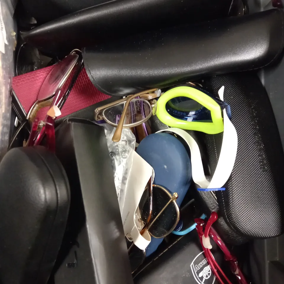 BOX OF APPROXIMATELY 25 ASSORTED PRESCRIPTION LENS & SUNGLASSES 