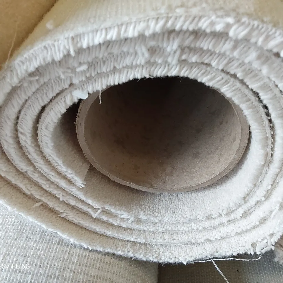 ROLL OF QUALITY DIMENSIONS 50 CARPET APPROXIMATELY 5M ×  2.30M