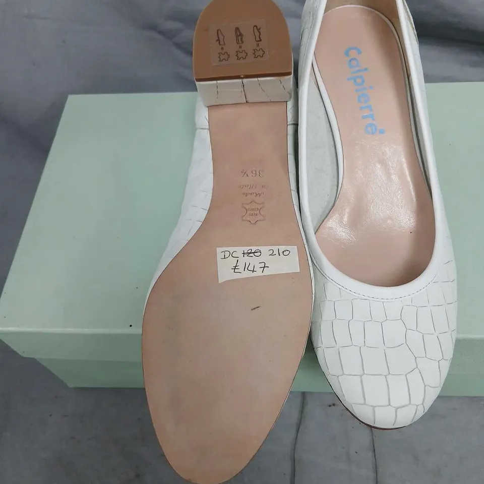 CALPIERRE DC210 WHITE CROCODILE-PRINT PUMPS – UK 3.5 (EU 36) WOMEN'S