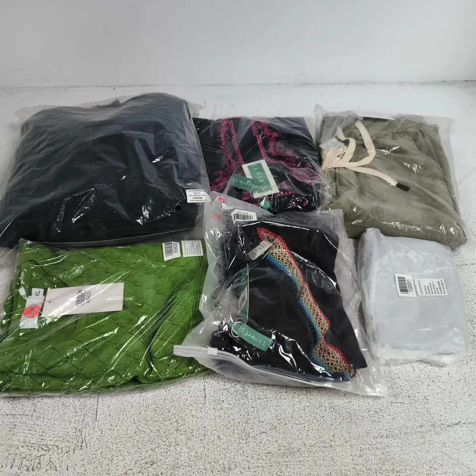 APPROXIMATELY 30 ASSORTED CLOTHING ITEMS IN VARIOUS SIZES, STYLES & COLOURS TO INCLUDE BRANDS SUCH AS LA MAREY, TAMSY, &MAISI, ETC - COLLECTION ONLY