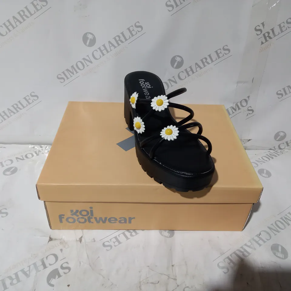 BRAND NEW BOXED PAIR OF KOI VEGAN BLOOMING DAISY OASIS STRAPPY SLIDERS IN BLACK - UK SIZE 3