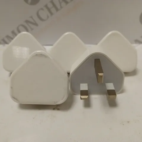 BOX OF A LARGE QUANTITY OF ORIGINAL APPLE 5W PLUGS (APPROX 250)