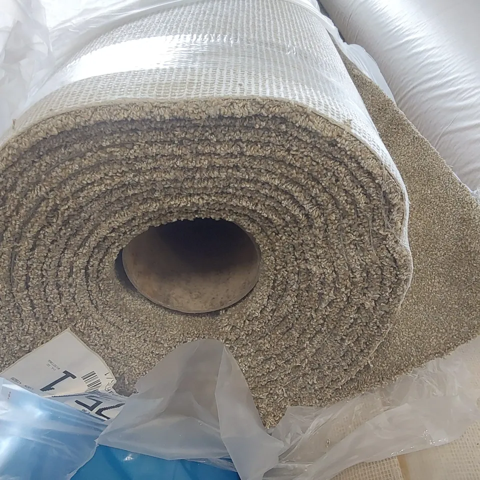 ROLL OF QUALITY EC ECLIPSE INSTINCT CARPET - APPROXIMATELY 9.2 x 4m