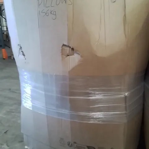 PALLET CONTAINING A LARGE QUANTITY OF PILLOWS