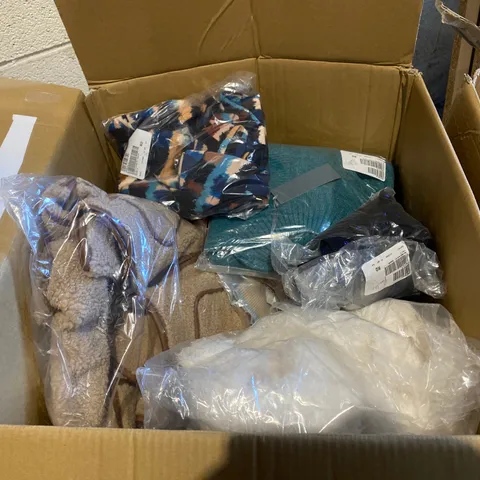 BOX OF APPROXIMATELY 21 ASSORTED CLOTHING ITEMS