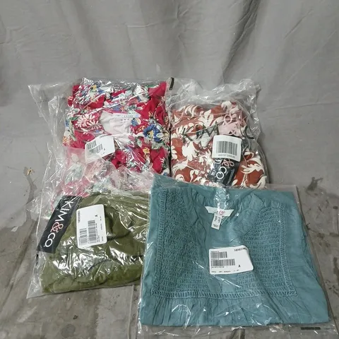 BOX OF APPROXIMATELY 25 ASSORTED CLOTHING ITEMS TO INCLUDE KIM AND CO, D AND CO, CRYSTAL KOBE OF VARIOUS SIZES AND STYLES ETC