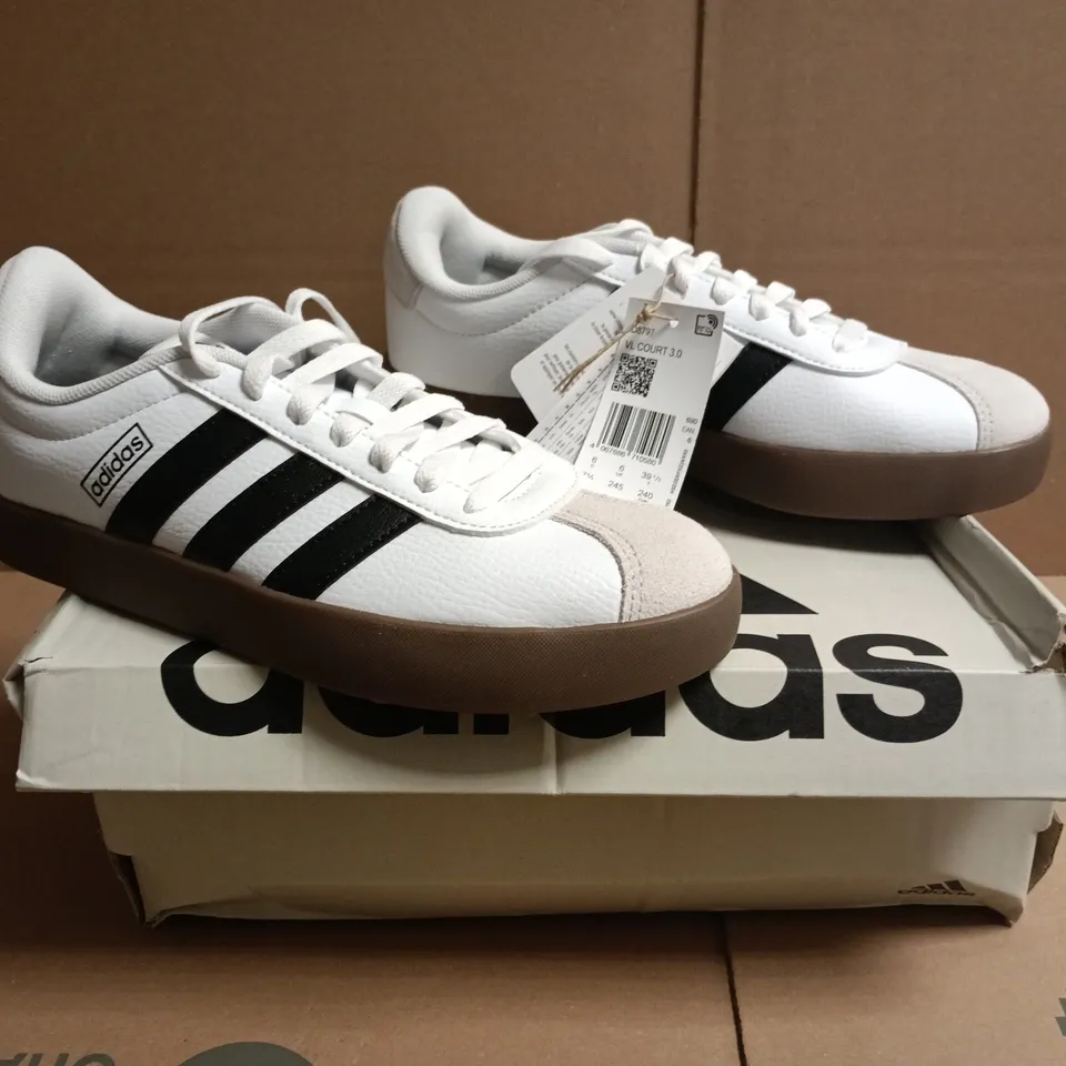 BOXED PAIR OF ADIDAS VL COURT TRAINERS IN WHITE/BLACK SIZE UK 6