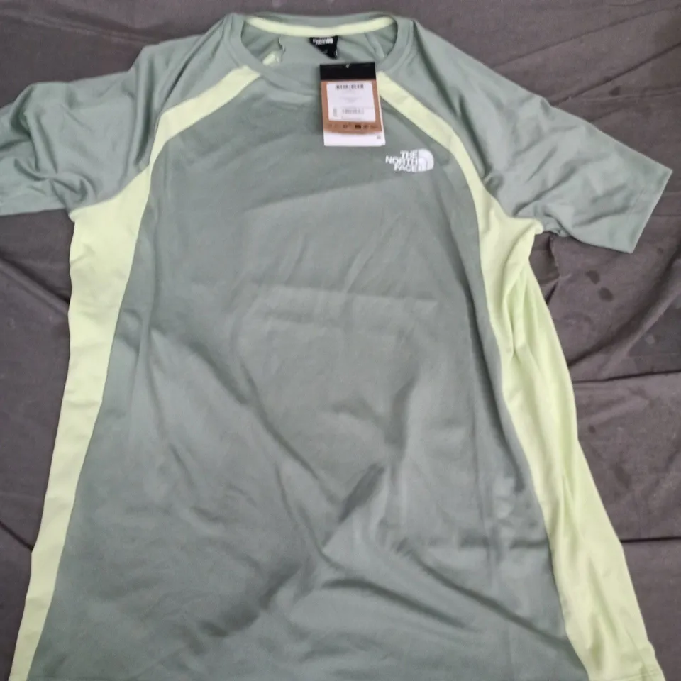 THE NORTH FACE MEN'S PERFORMANCE SS TEE SLATE MOSS – LARGE