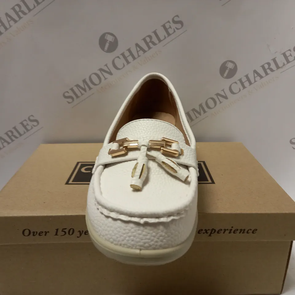 BOXED CUSHION-WALK LOAFERS, WHITE - SIZE 7